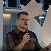 Romain pitchant à PariSanté Campus